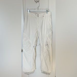 Women’s white ski/ snowboarding pants. Worn once. Size M.